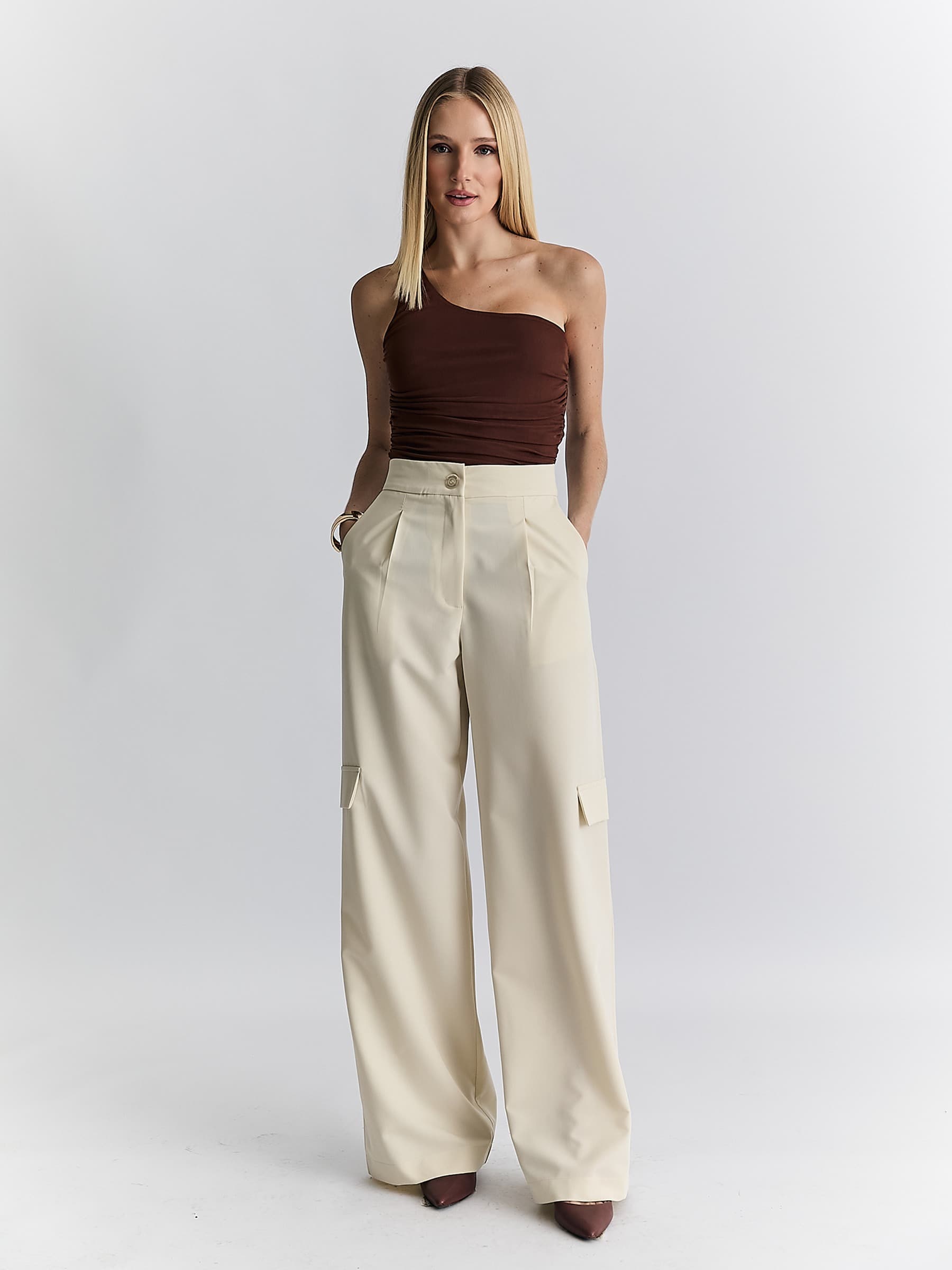 CALÇA RETA COM BOLSO CARGO